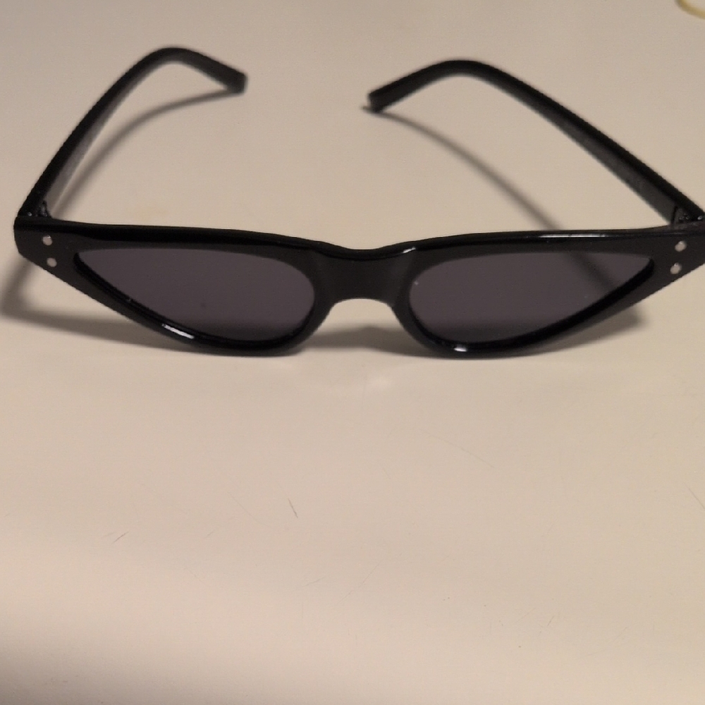 Classic Black Sunglasses - Picture 2 of 10
